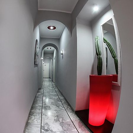 H Rooms Boutique Hotel เนเปิลส์ ภายนอก รูปภาพ